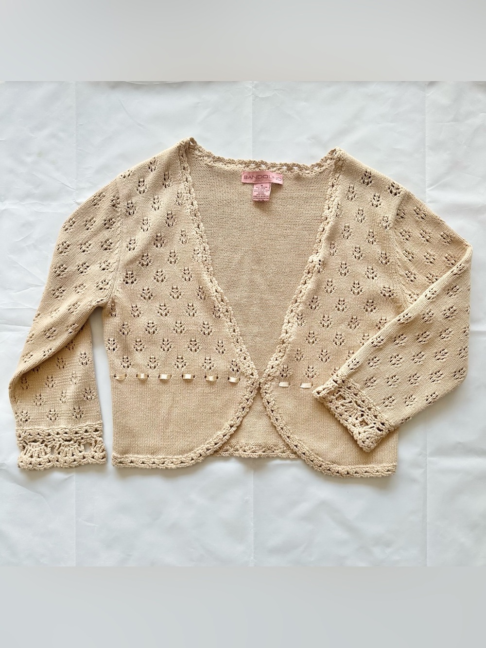Bandolino beige cropped knit cardigan, size medium